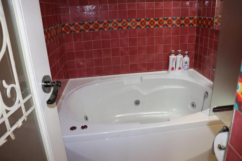 Hotel Marigold - image 4