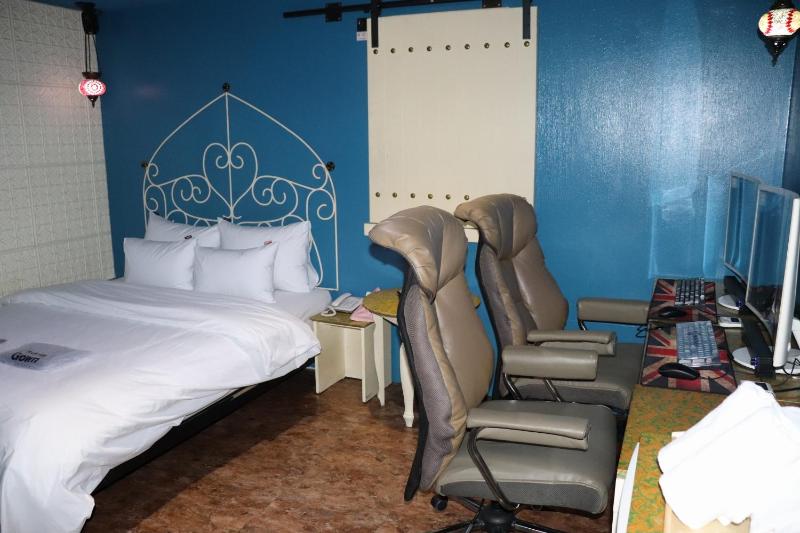 Hotel Marigold - image 3