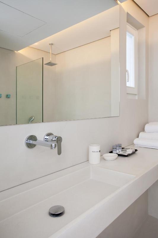 Superior Double Room with Hot Tub image 3