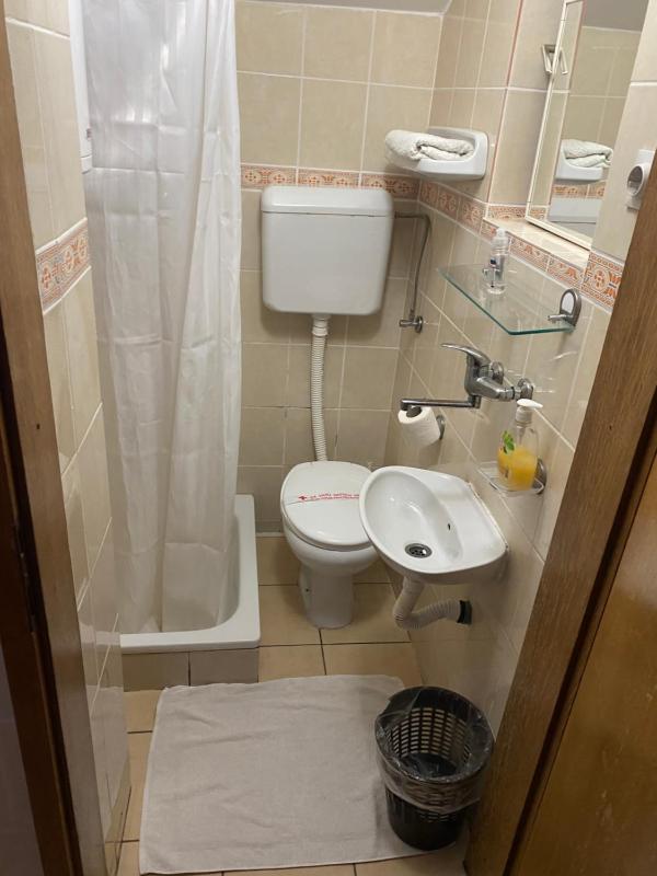 Standard Double or Twin Room with Garden View image 4