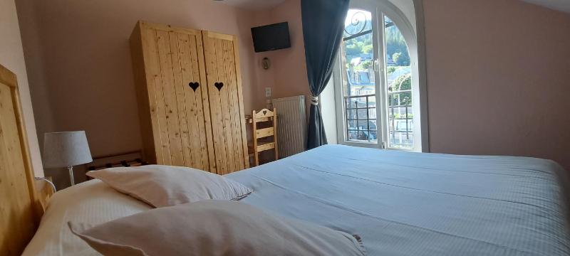 Small Double Room image 4