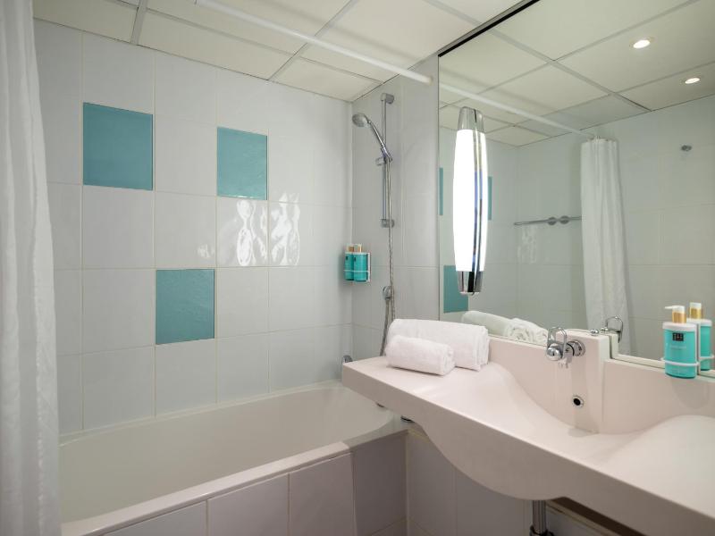 Superior Double Room with Sofa image 4