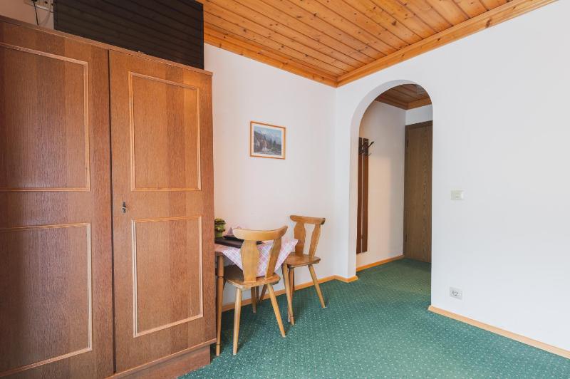 Double Room image 3
