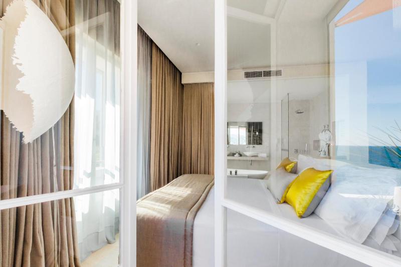 Junior Suite with Terrace image 3