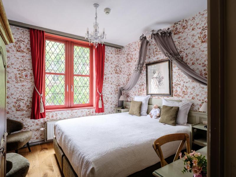 Standard Room with Canal View image 2