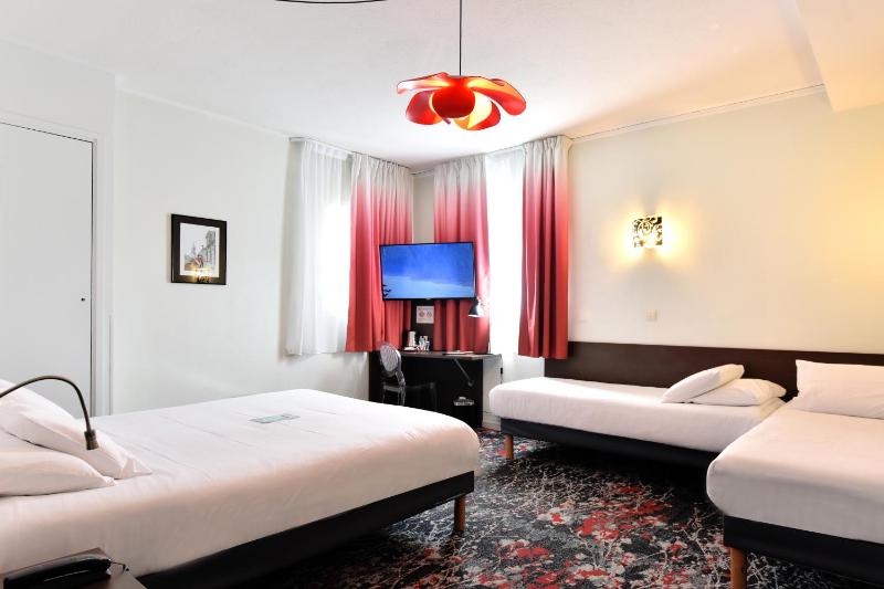 Quadruple Room image 3