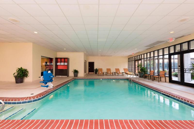 Courtyard by Marriott Louisville Downtown - image 11