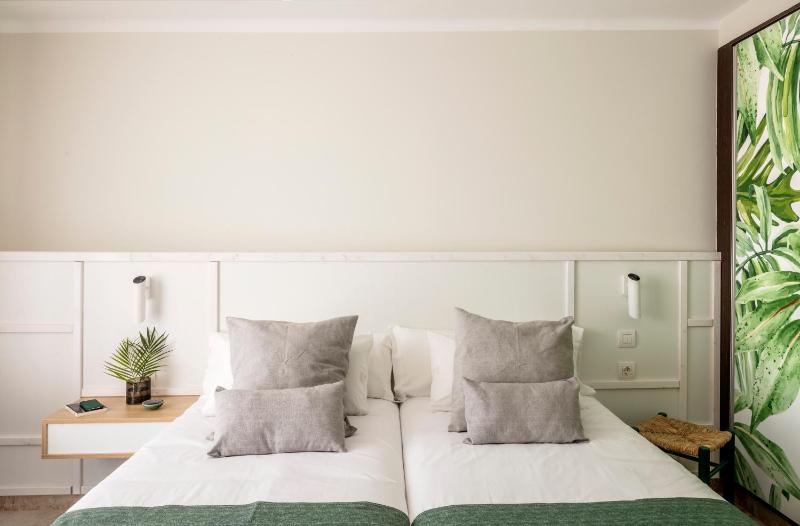 Design Double or Twin Room image 1