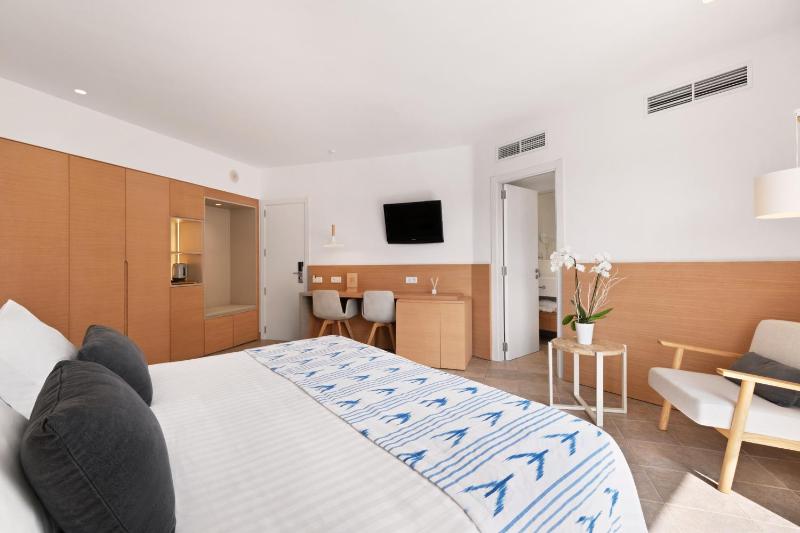 Twin Room image 4
