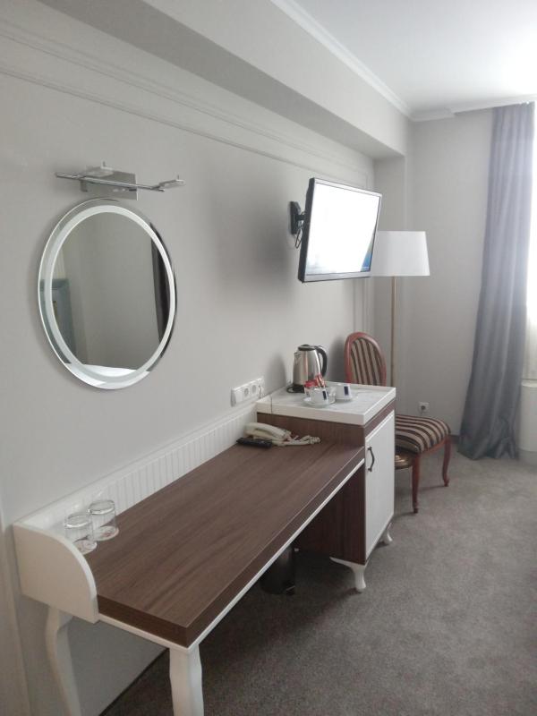 Deluxe Double or Twin Room image 2