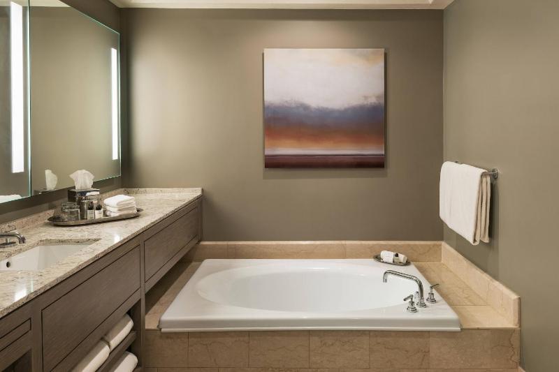 Superior, Guest room, 1 King, Resort view image 3