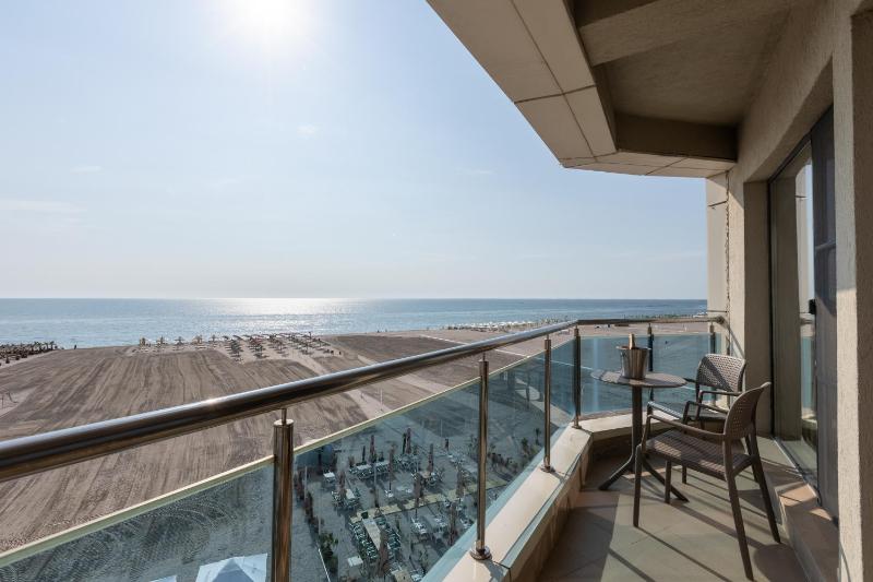 Apartment with Sea View & Free Access to Private Beach image 3