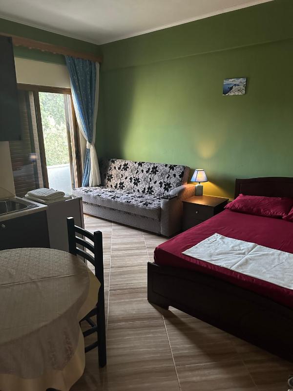 Double Room with Balcony image 3