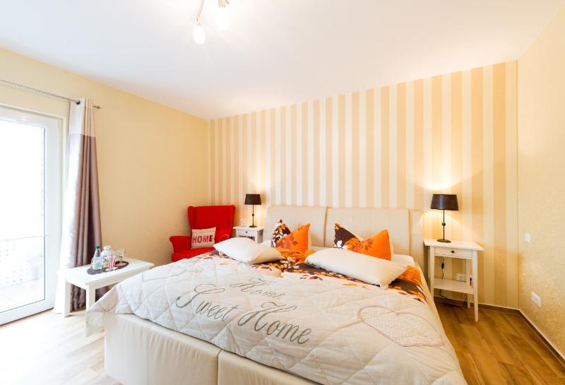 Double Room with Balcony image 4