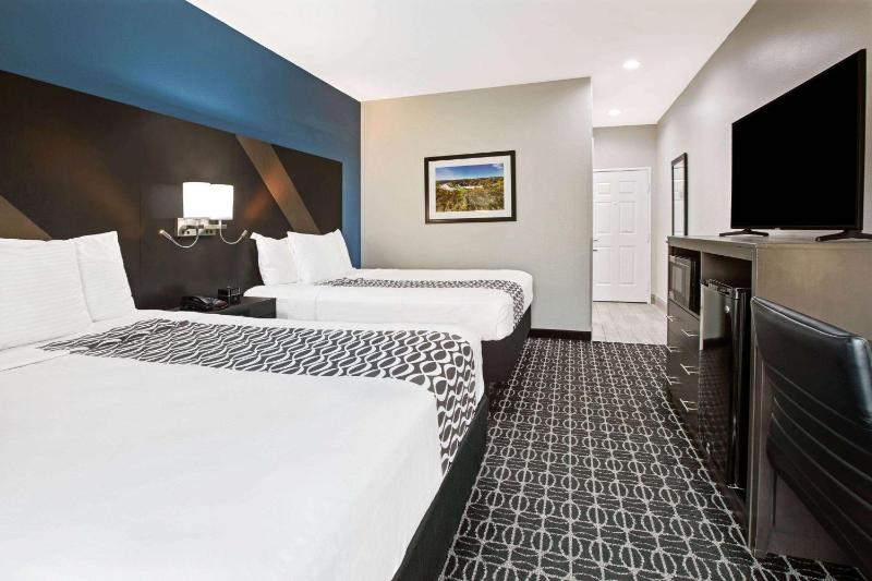 Queen Room with Two Queen Beds image 1