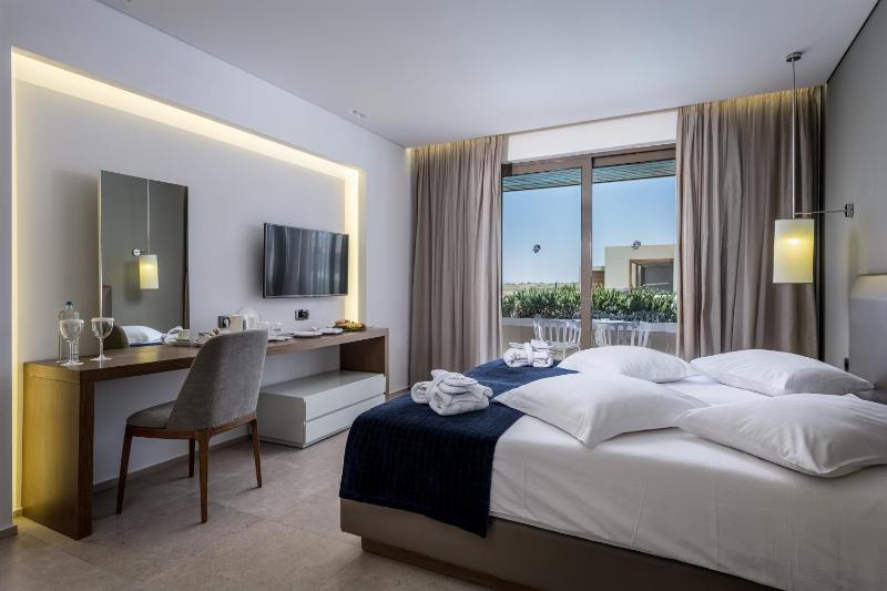 Executive Τwo Bedroom Suite image 4