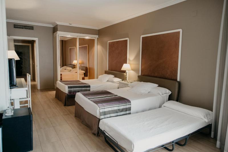 Double Room with Extra Bed (2 Adults + 1 Child) image 1