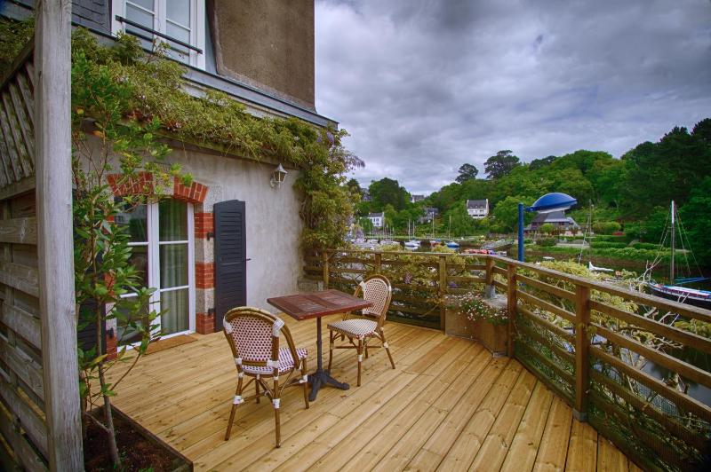 Double Room with Terrace and River View image 4