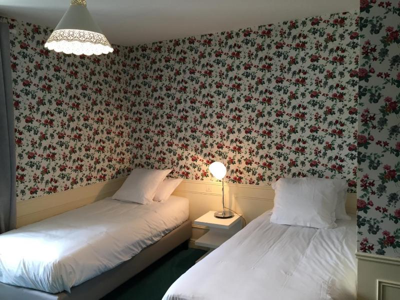 Superior Double Room with River View image 2