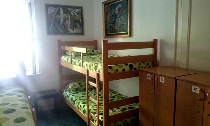 Quadruple Room with Shared Bathroom image 3