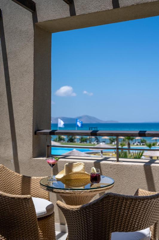 Double Room with Sea View image 4