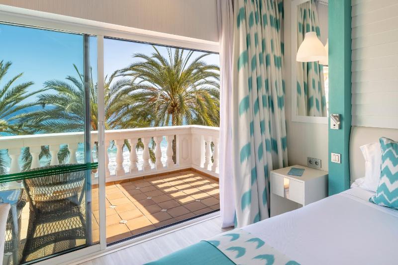 Premium Double or Twin Room with Sea View image 4