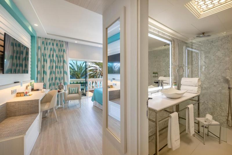 Premium Double or Twin Room (2 Adults + 1 Child) image 4
