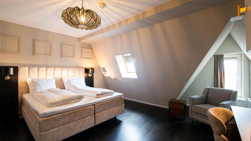 Double Room image 3
