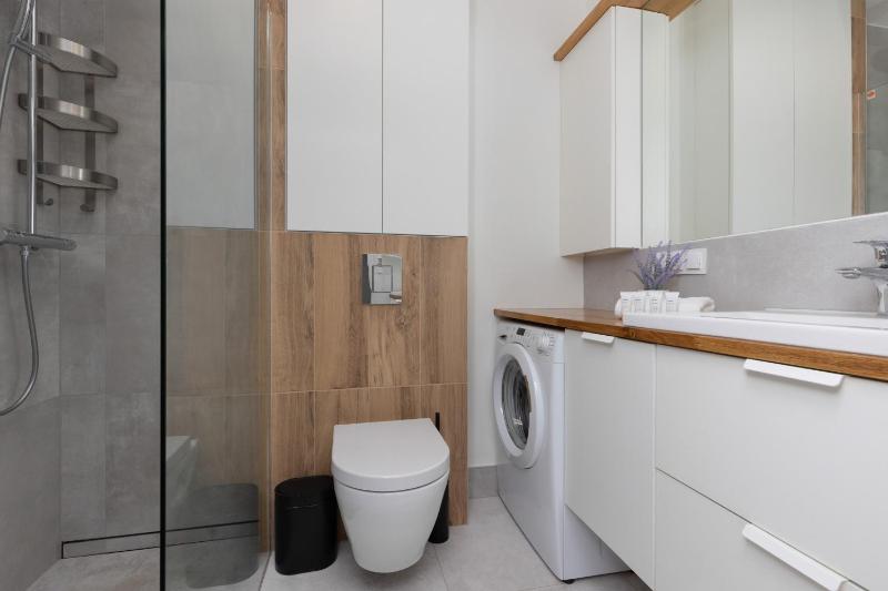 Stylish Apartment Warsaw Downtown by Noclegi Renters - image 6