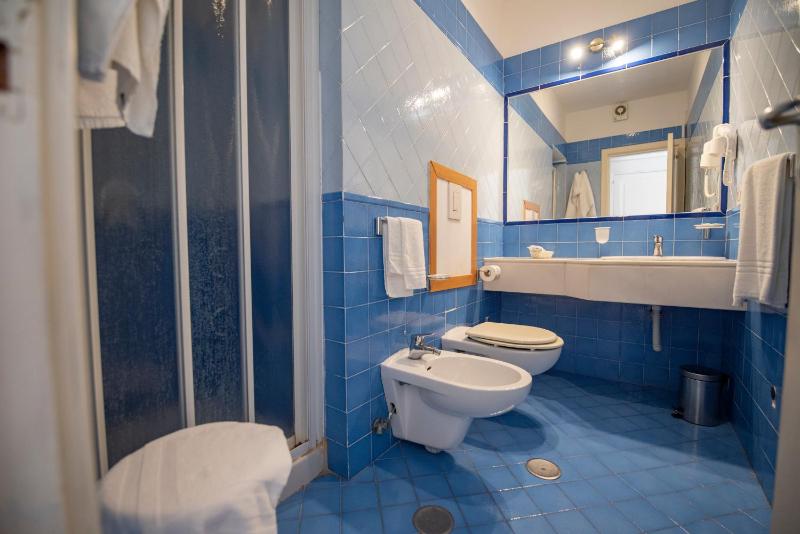 Double or Twin Room with Sea View image 4