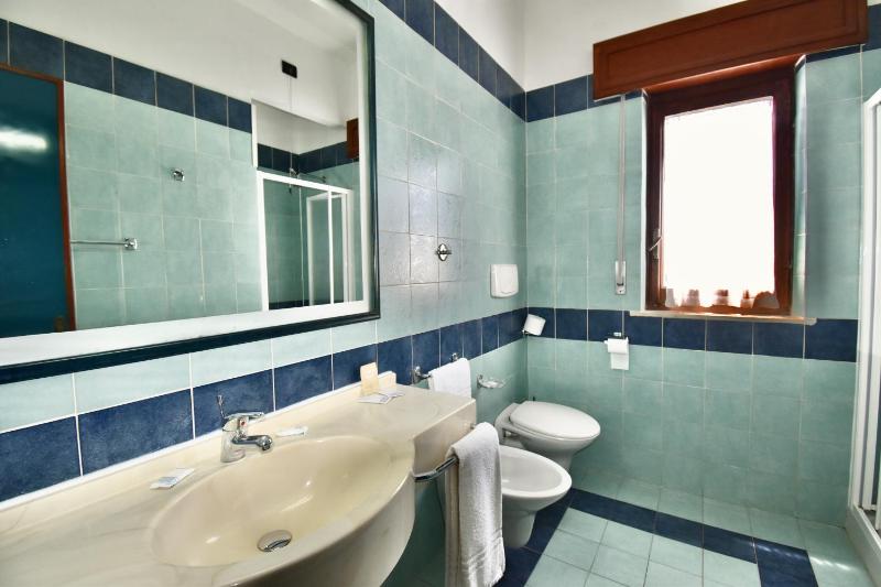 Quadruple Room with Sea View image 3