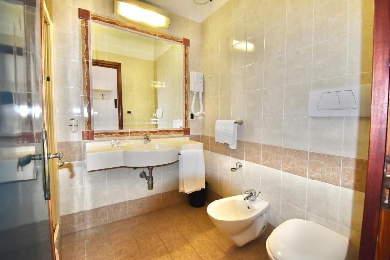 Comfort Room with Sea View image 3