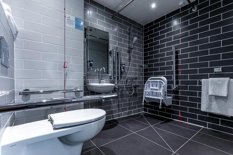 Double Room with Free Hot Breakfast - Accessible image 1