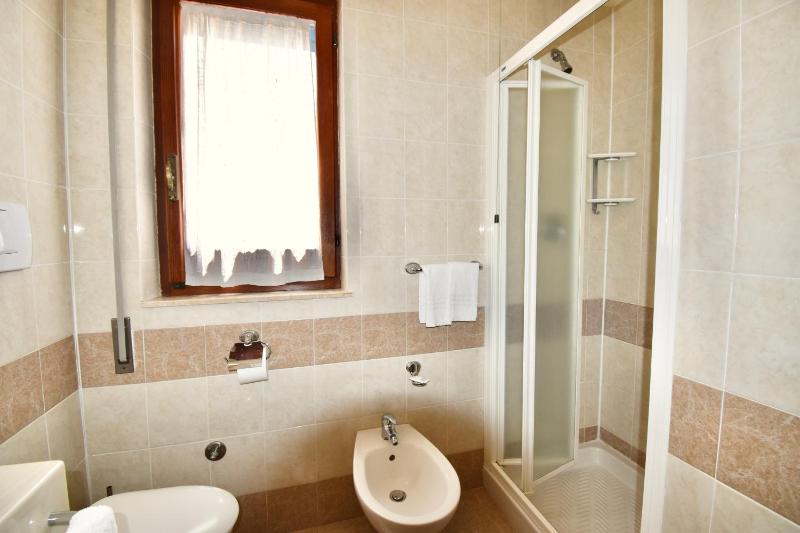 Triple Room with Sea View image 3