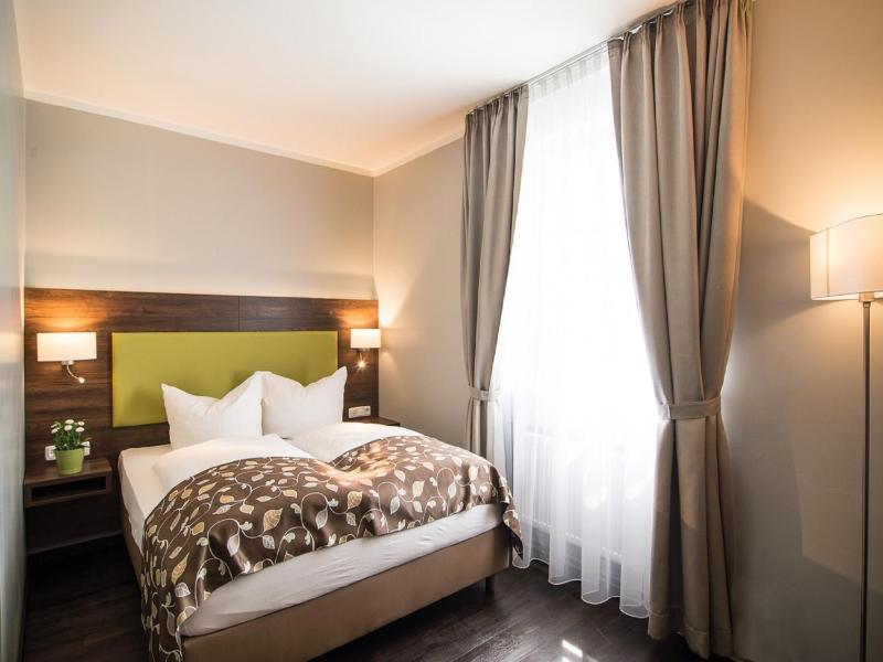 Economy B Double Room  image 3