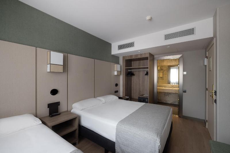 Triple Room (3 Adults) image 4