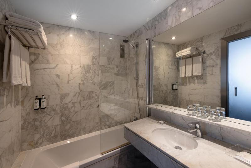 Triple Room (2 Adults + 1 Child) image 2