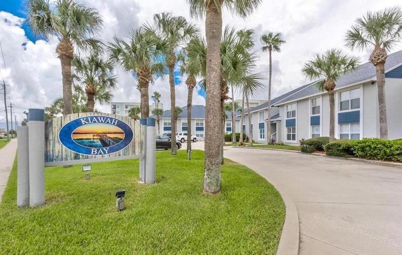 Kiawah Bay 107 - 2 Bedroom 2 Bath Steps To The River And Ocean! - image 1