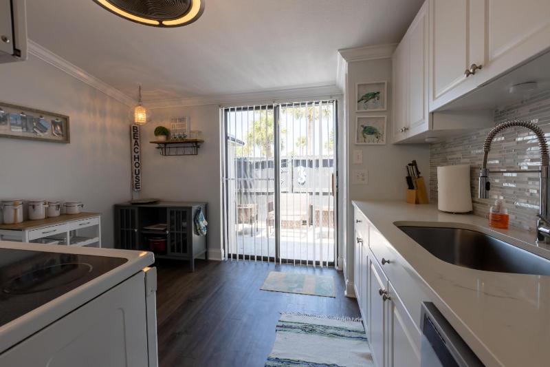 Dolphin Cove Cottage -22 & Pet Friendly! - image 16