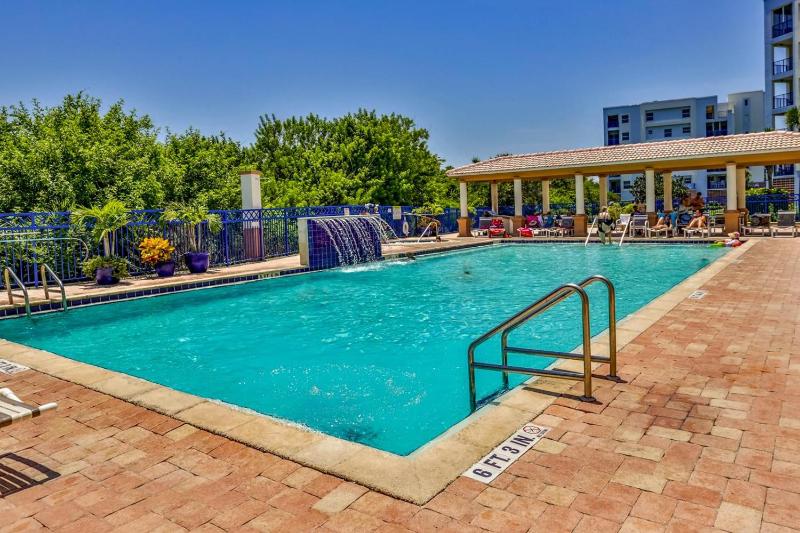 Stunning 2 Bedroom 2 Bath Oceanwalk Condo - image 10