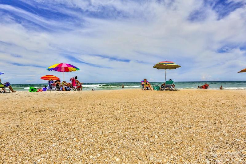 Stunning 2 Bedroom 2 Bath Oceanwalk Condo - image 12