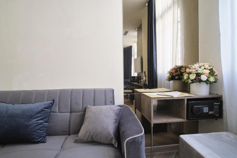 Blue Royal Suite image 2