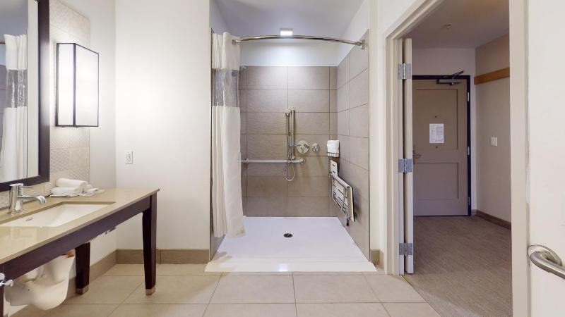 King Studio Suite with Roll-in Shower - Mobility/Hearing Access image 2