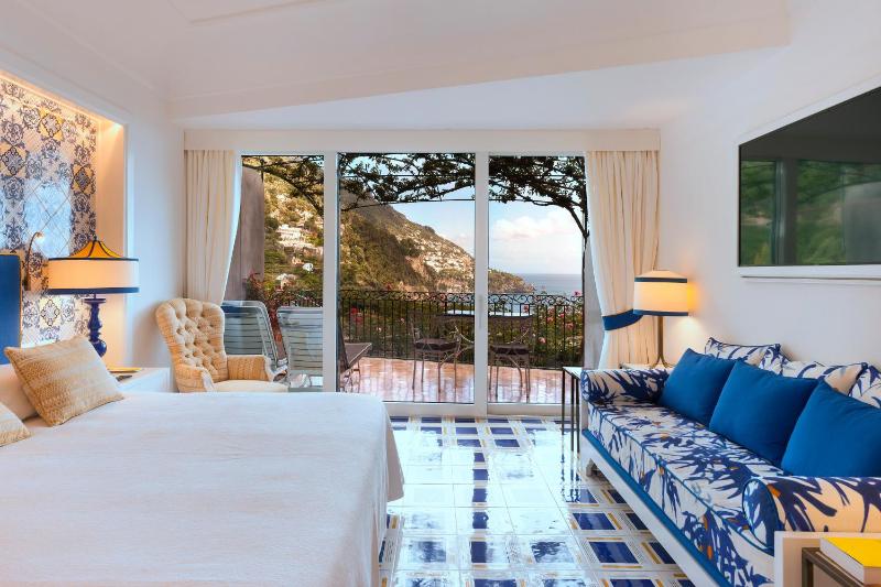 Deluxe Superior Double Room with Sea View image 3