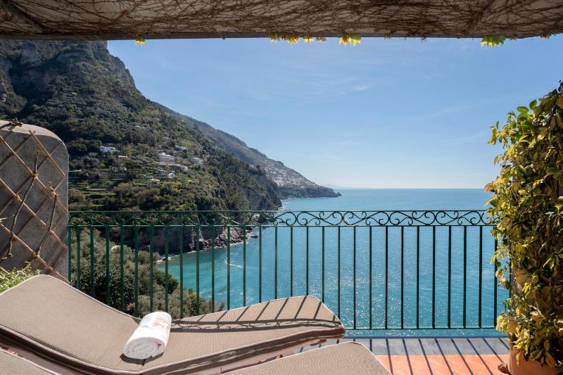 Premier Double or Twin Room with Terrace and  Sea View image 3