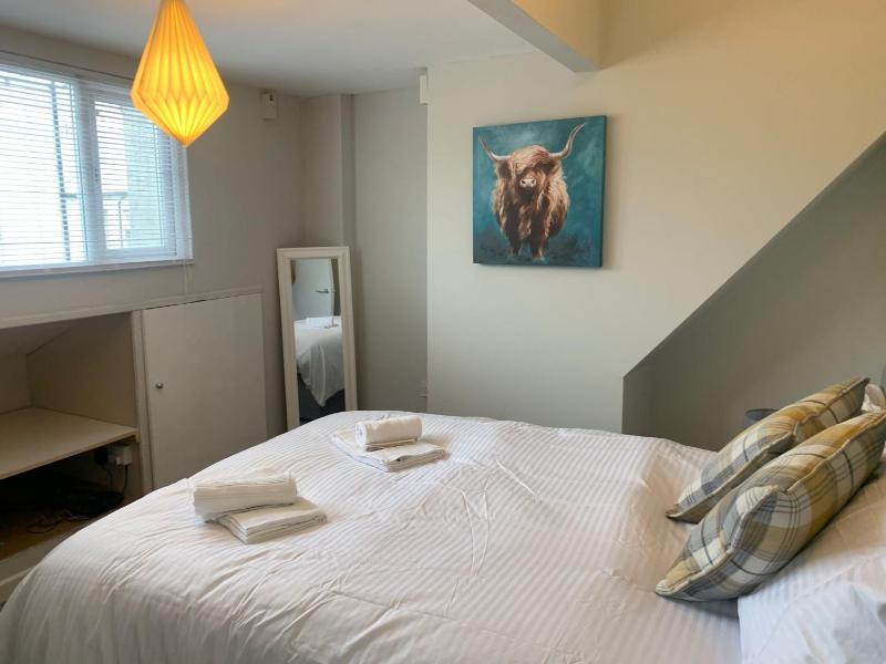 One-Bedroom Apartment image 1