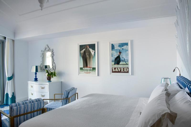 Classic Double or Twin Room with Terrace and Sea View image 3