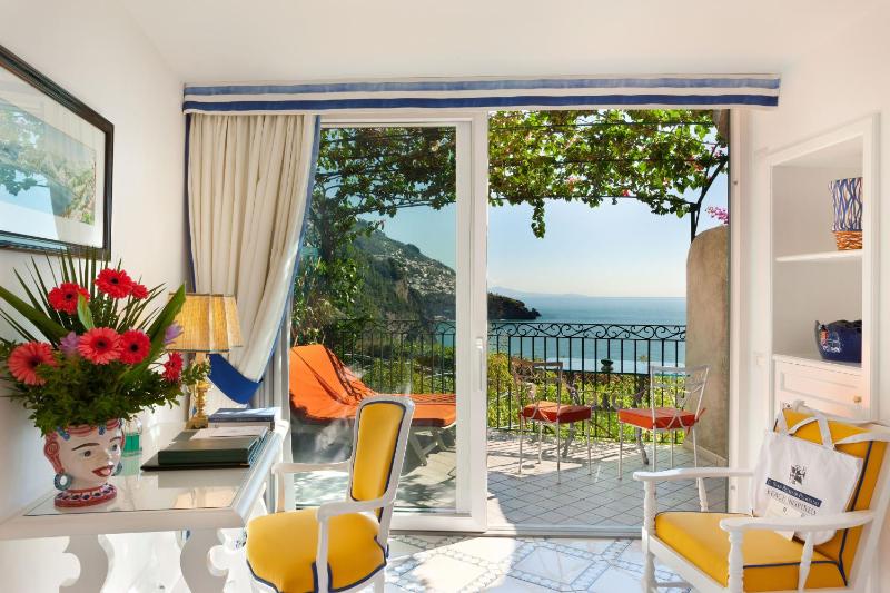 Classic Double or Twin Room with Terrace and Sea View image 4
