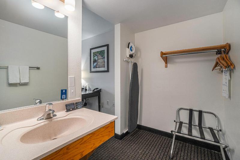 King Room - Second Floor/Non-Smoking image 3