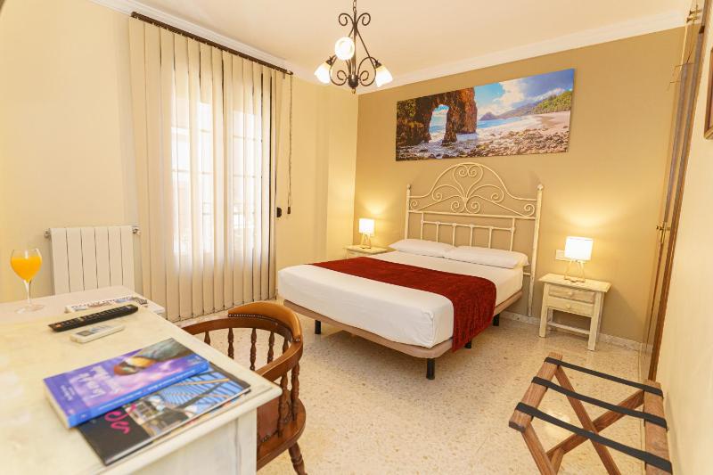 Double or Twin Room image 3